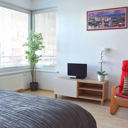 Modern Apartments - Airport 8Mins Praha Eksteriør bilde