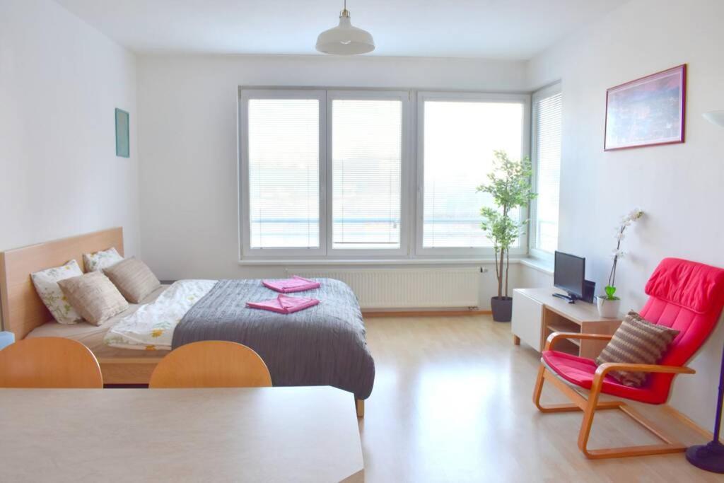 Modern Apartments - Airport 8Mins Praha Eksteriør bilde