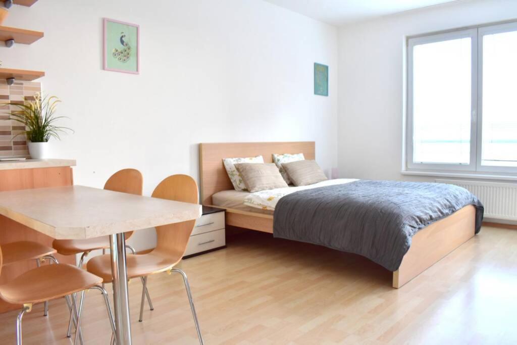 Modern Apartments - Airport 8Mins Praha Eksteriør bilde